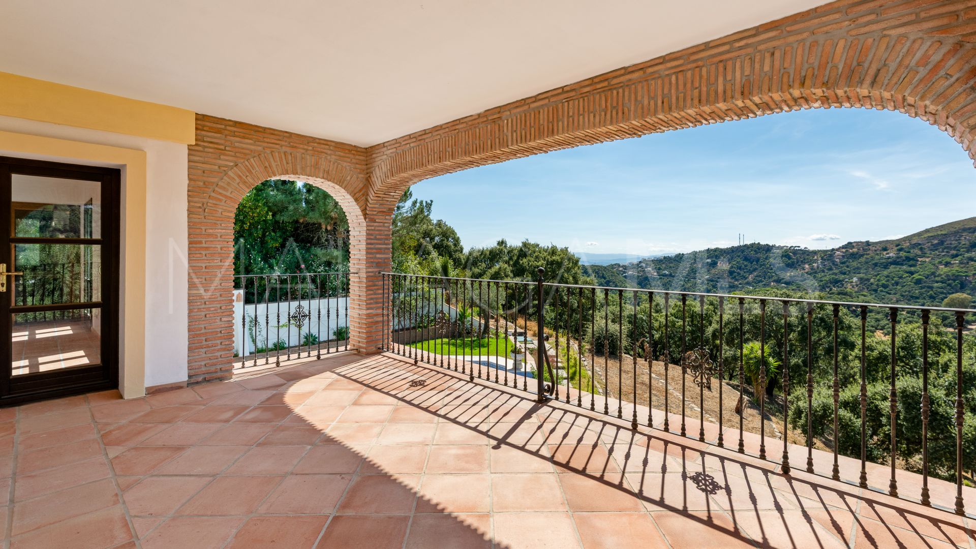 Buy villa in Casares Montaña with 4 bedrooms