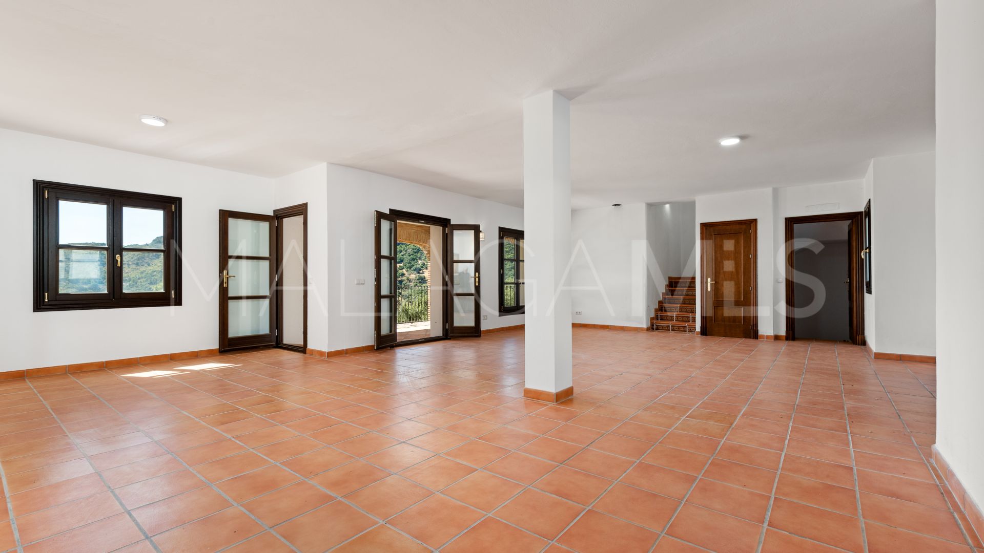 Buy villa in Casares Montaña with 4 bedrooms