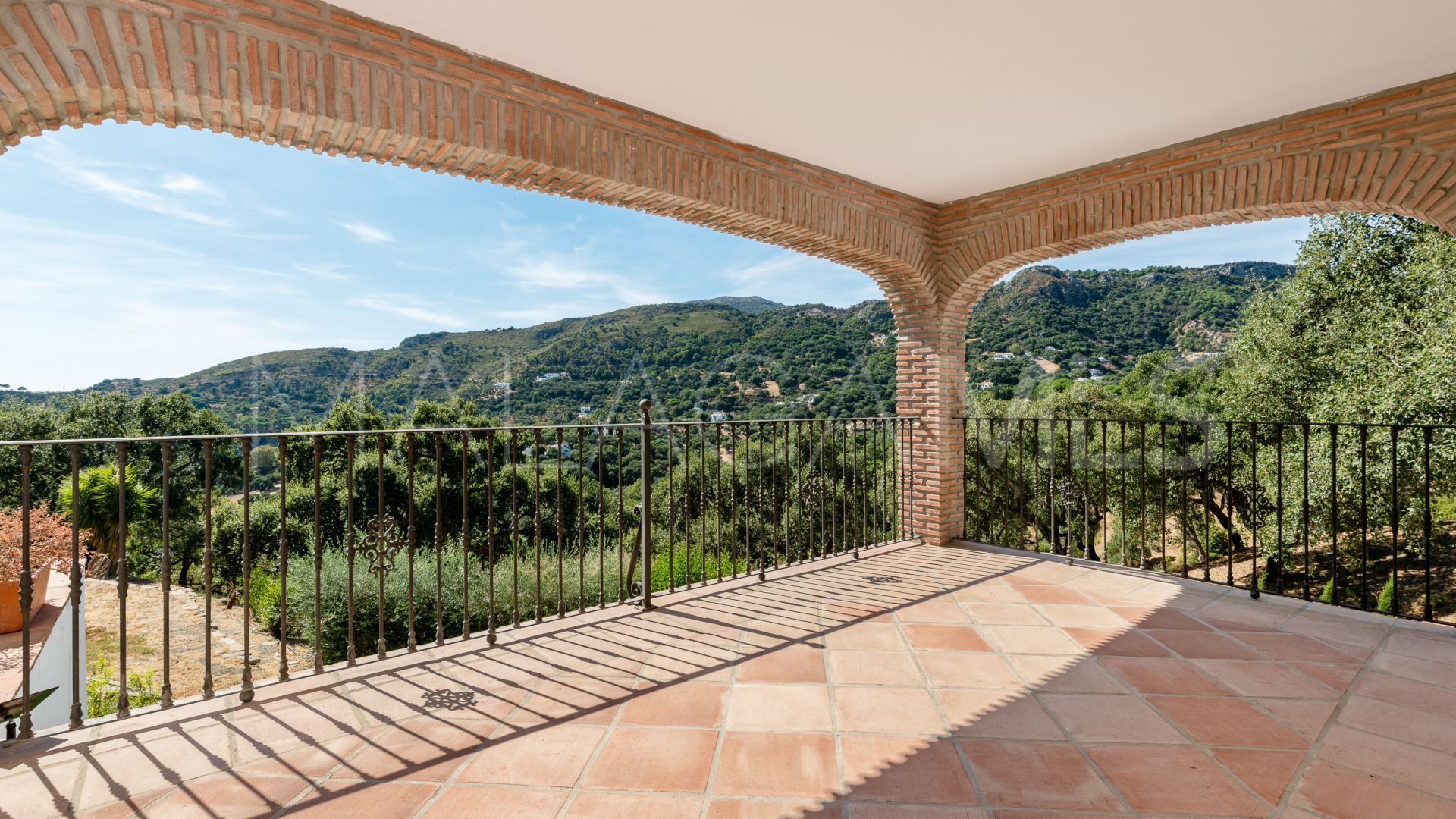 Buy villa in Casares Montaña with 4 bedrooms