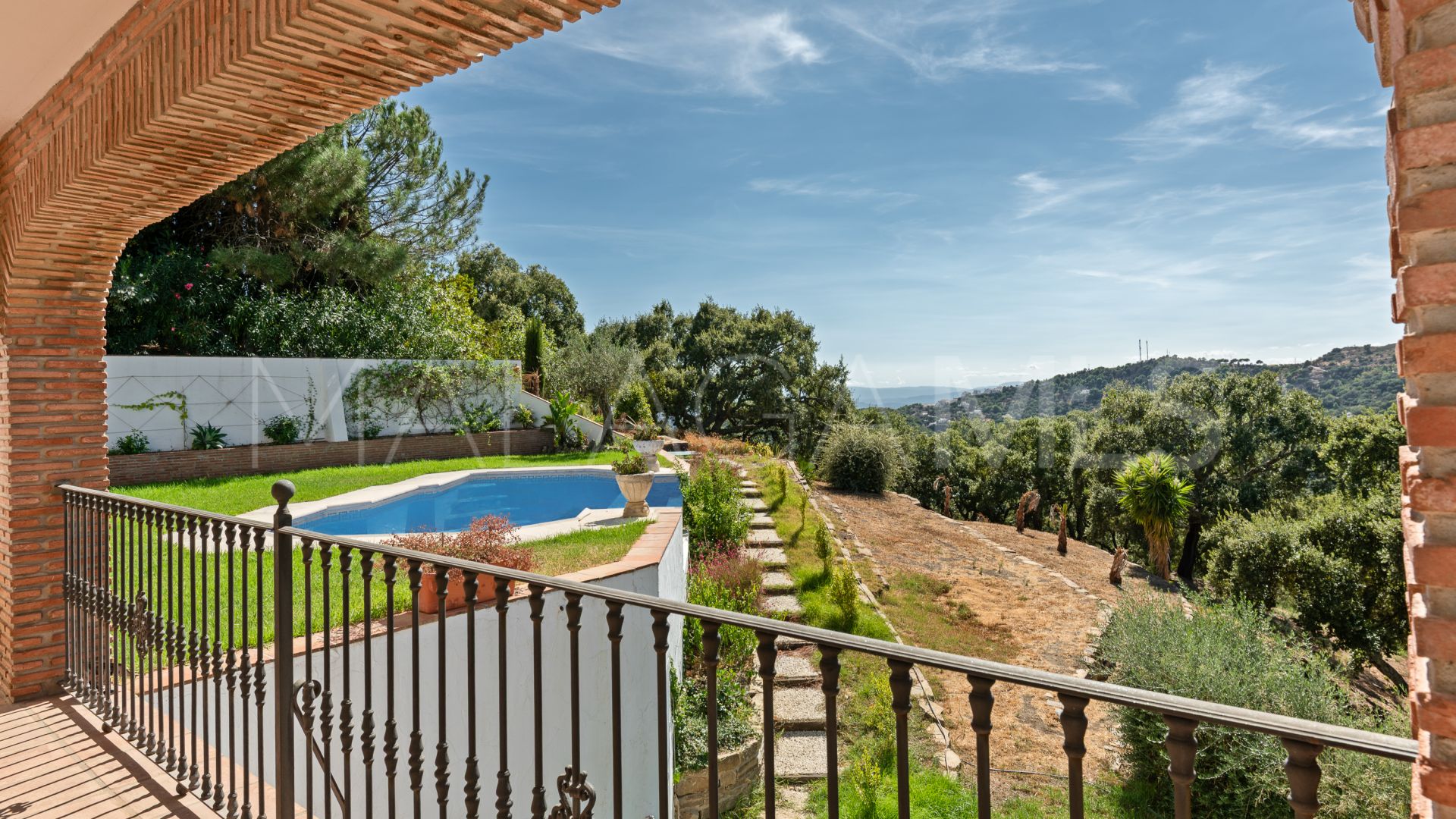 Buy villa in Casares Montaña with 4 bedrooms