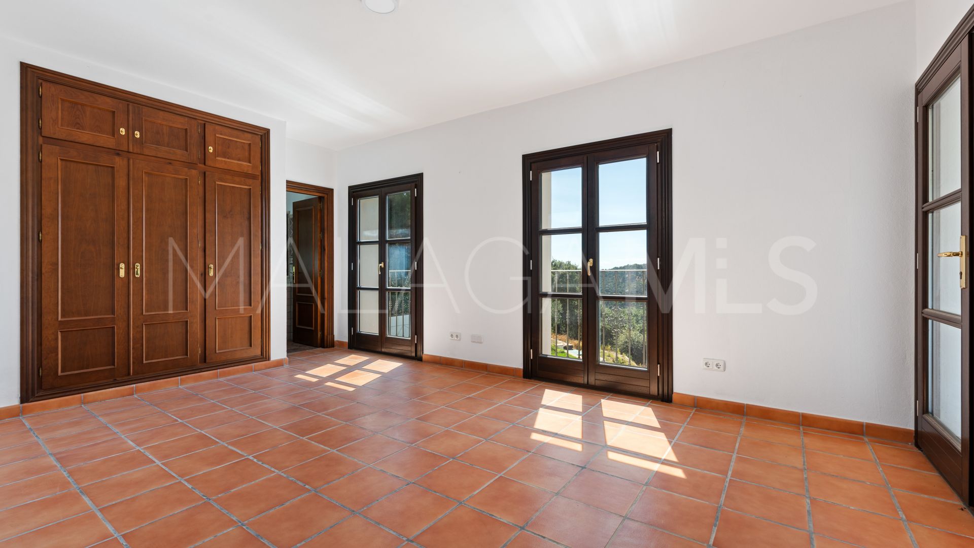 Buy villa in Casares Montaña with 4 bedrooms