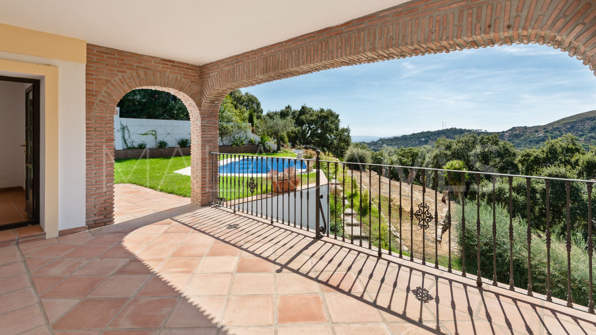 Buy villa in Casares Montaña with 4 bedrooms