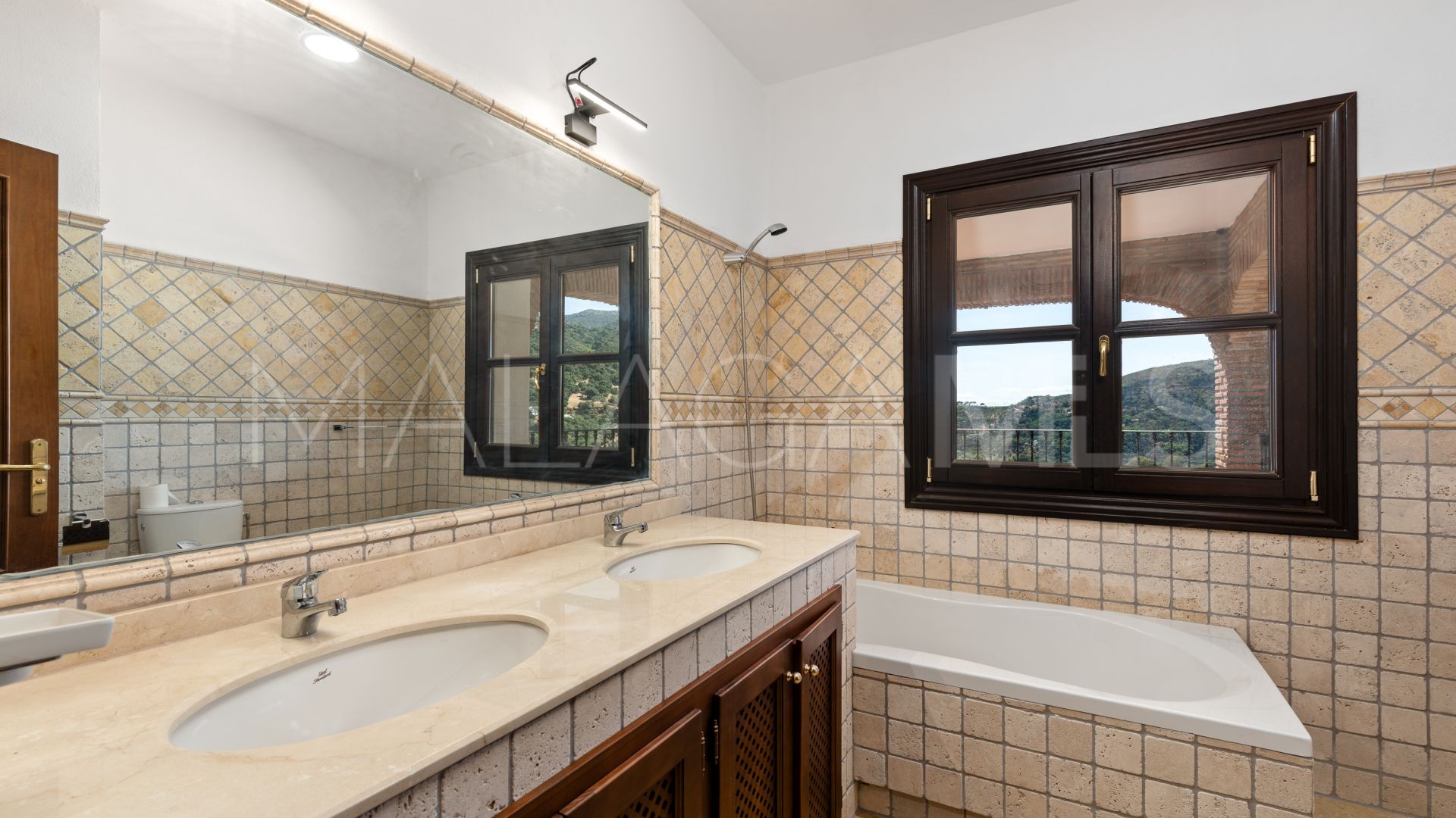 Buy villa in Casares Montaña with 4 bedrooms