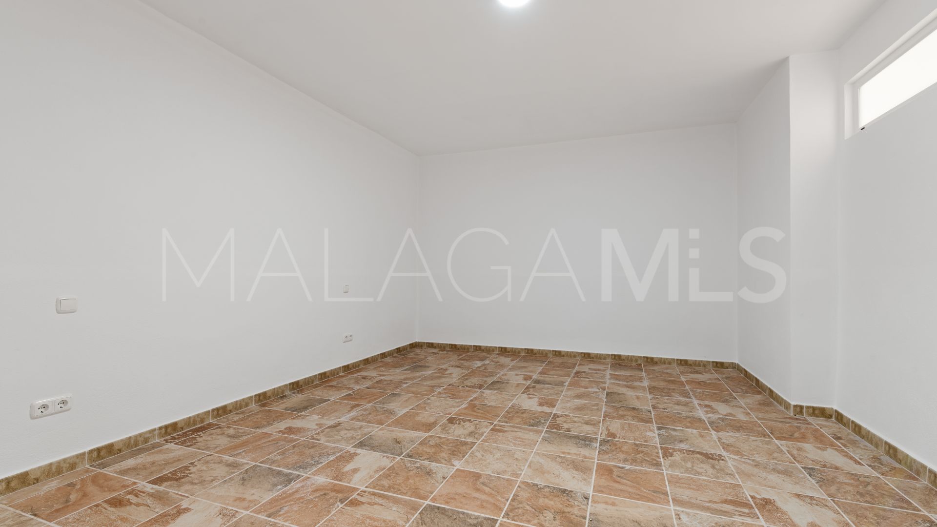 Buy villa in Casares Montaña with 4 bedrooms