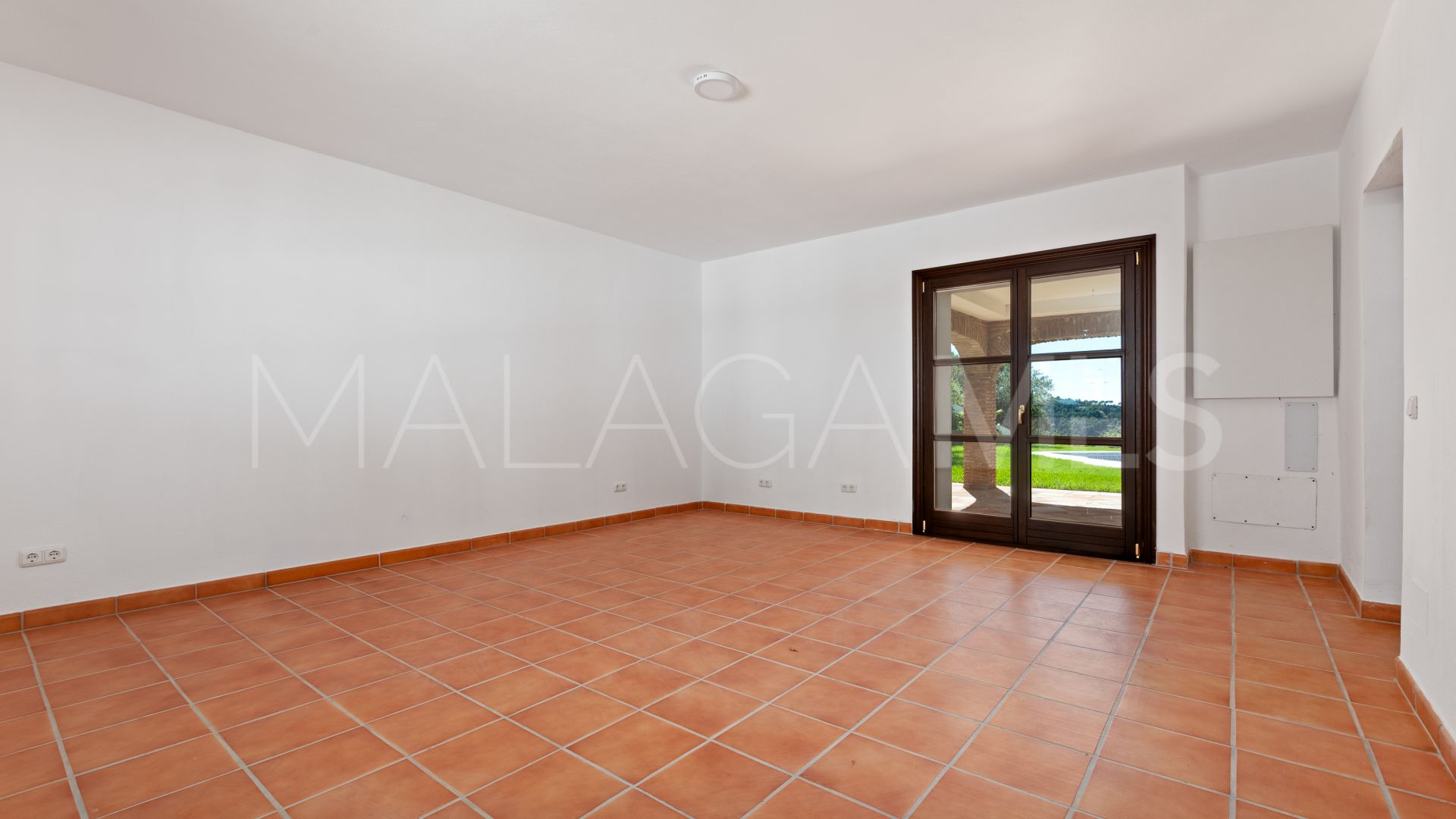 Buy villa in Casares Montaña with 4 bedrooms