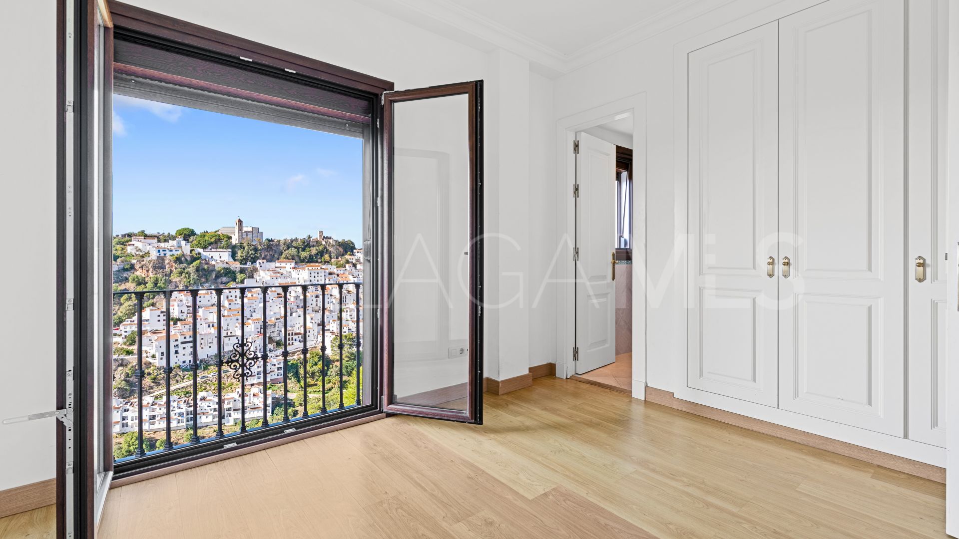 Radhus for sale in Casares Pueblo