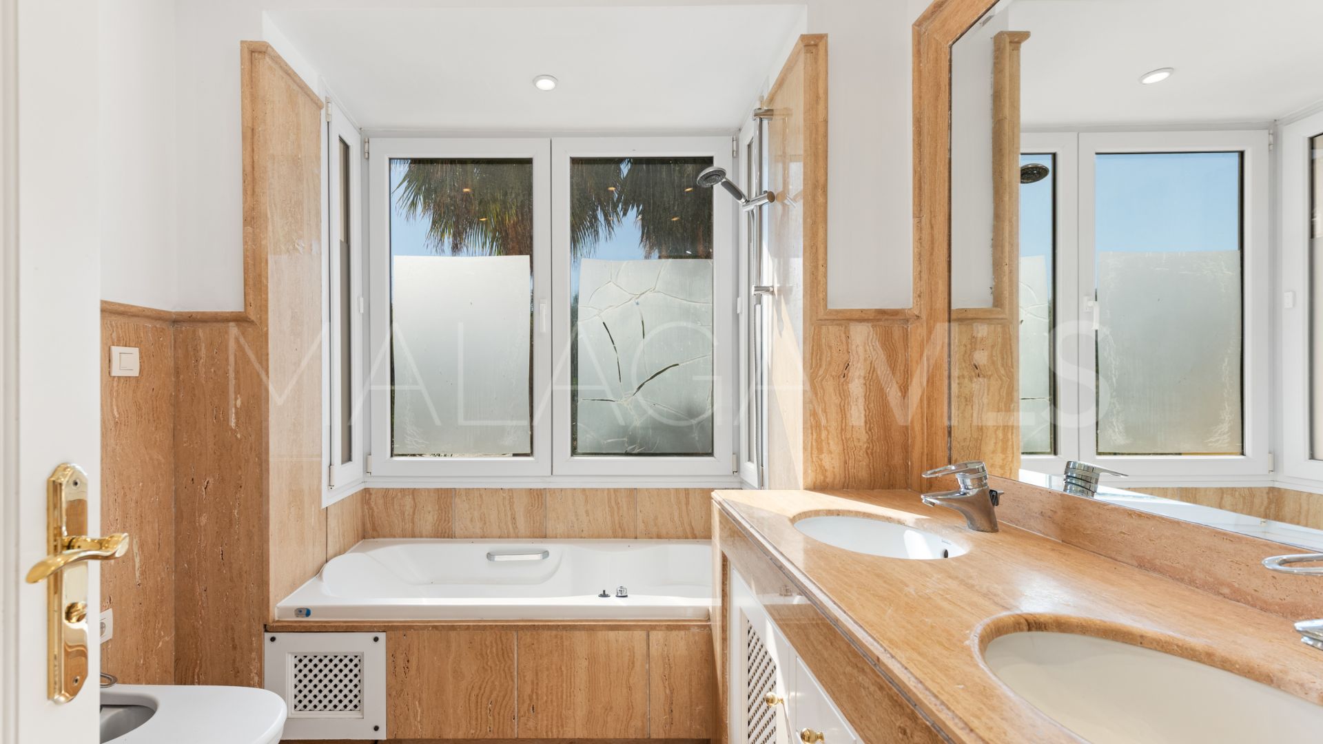 Apartment for sale in Majestic with 3 bedrooms