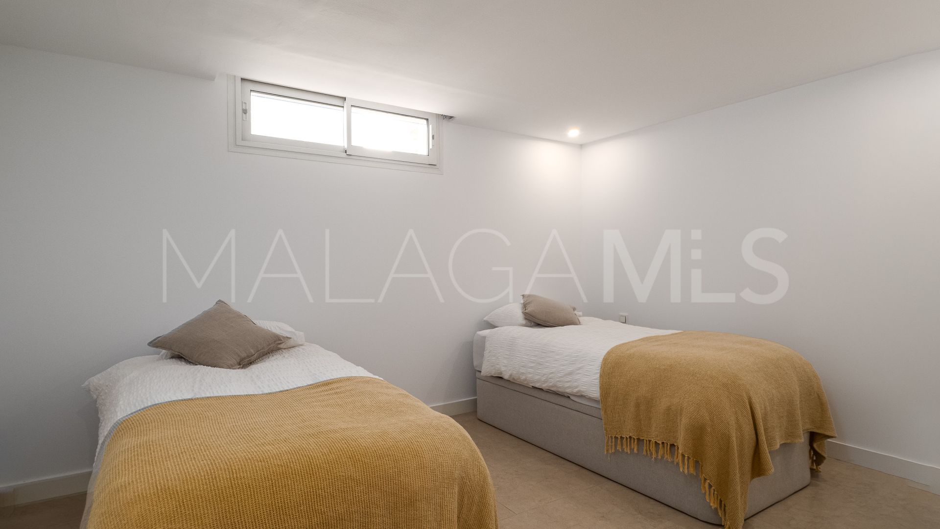 Villa for sale in Casasola