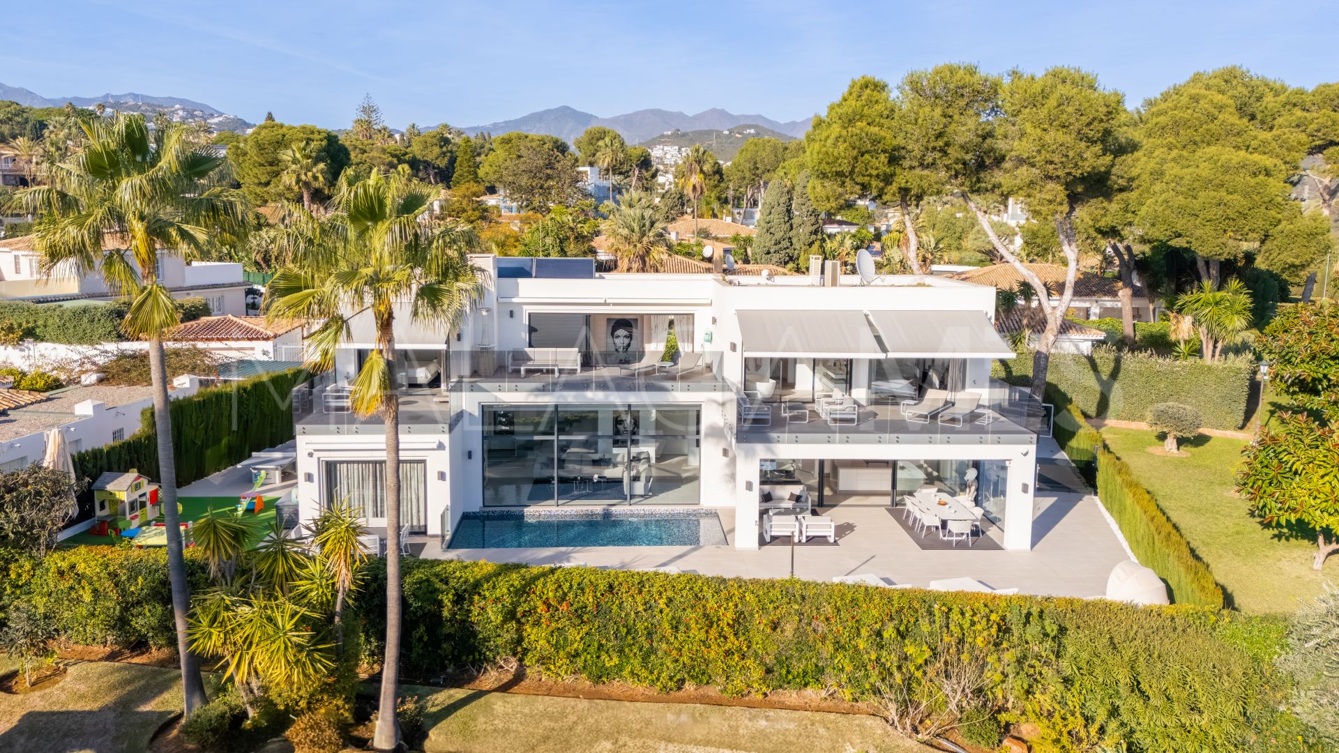 Villa for sale in Los Monteros with 4 bedrooms