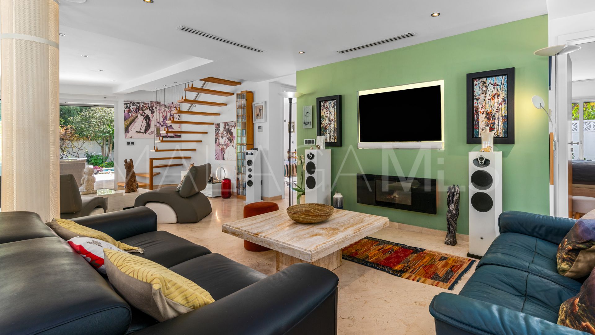 Se vende villa in Linda Vista Baja with 5 bedrooms