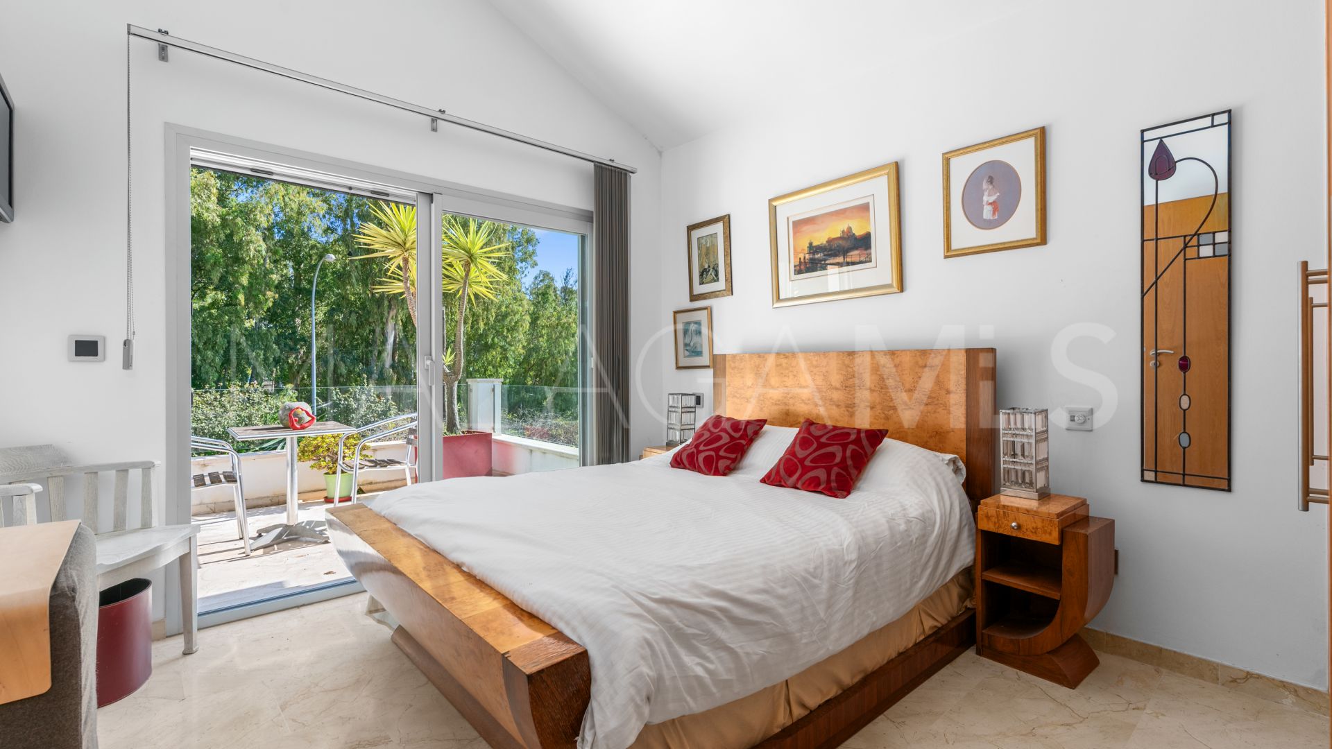 Se vende villa in Linda Vista Baja with 5 bedrooms