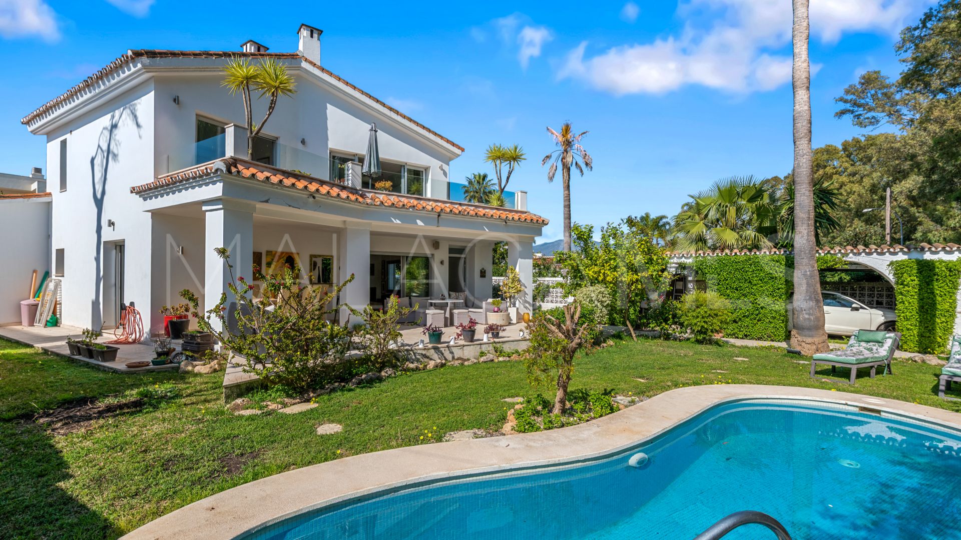 Se vende villa in Linda Vista Baja with 5 bedrooms