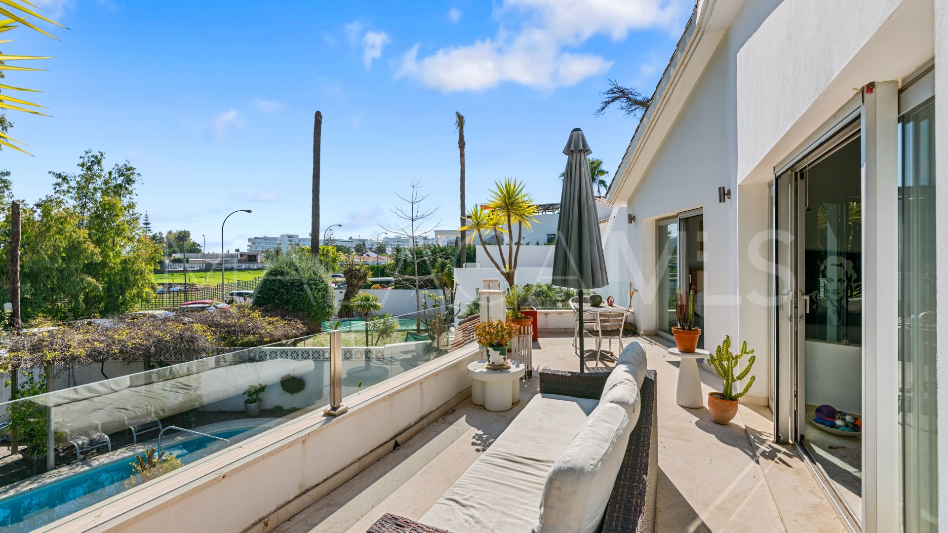 Se vende villa in Linda Vista Baja with 5 bedrooms