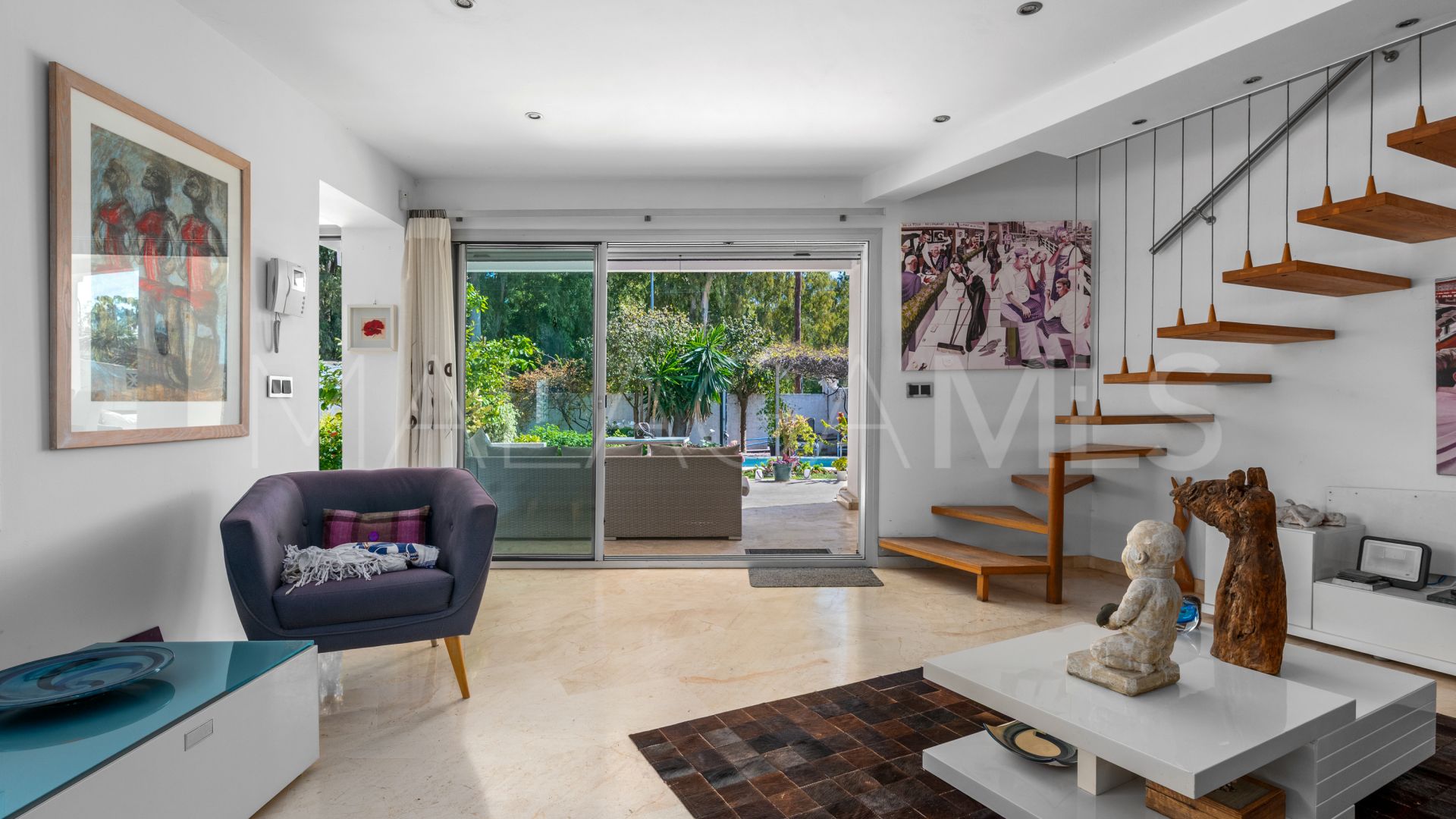 Se vende villa in Linda Vista Baja with 5 bedrooms