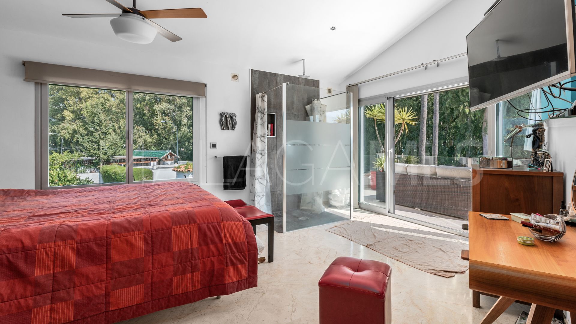 Se vende villa in Linda Vista Baja with 5 bedrooms