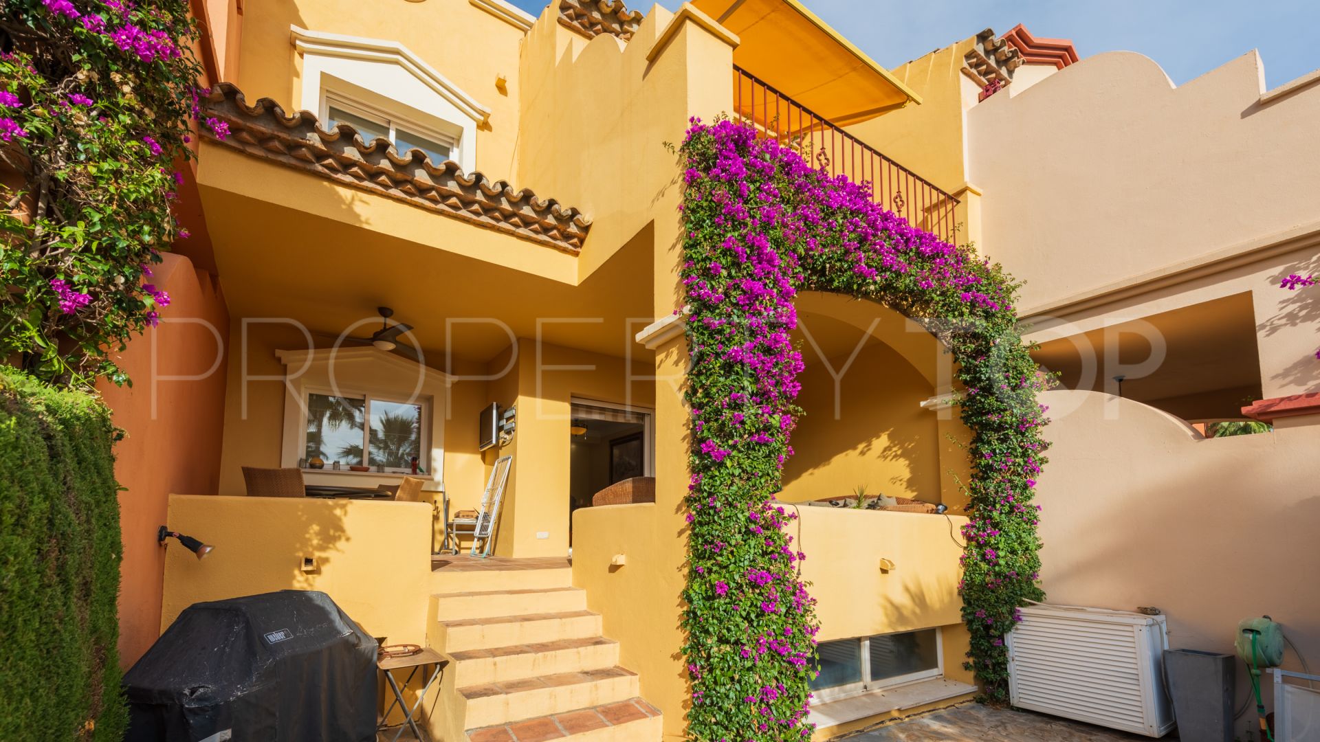 For sale town house in La Alzambra