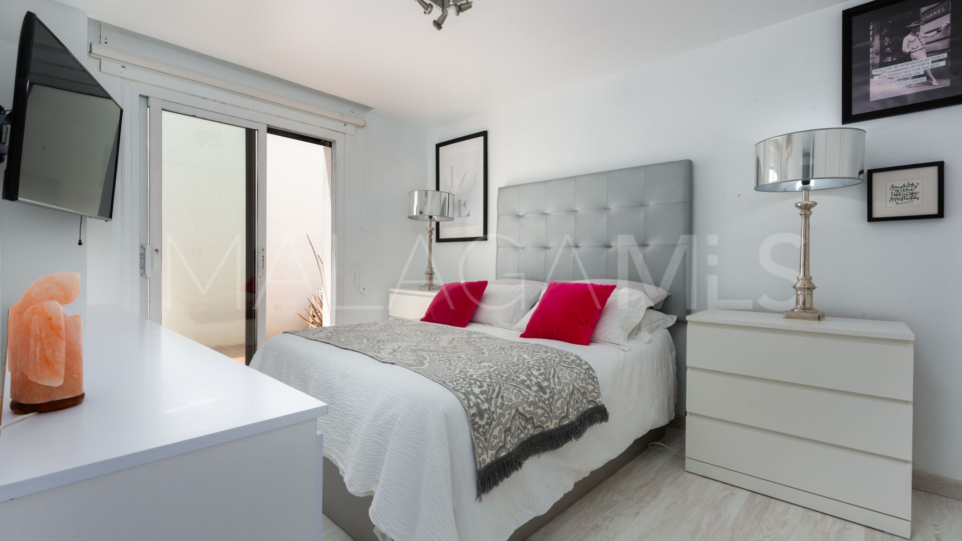 Se vende apartamento planta baja in Coto Real II de 3 bedrooms