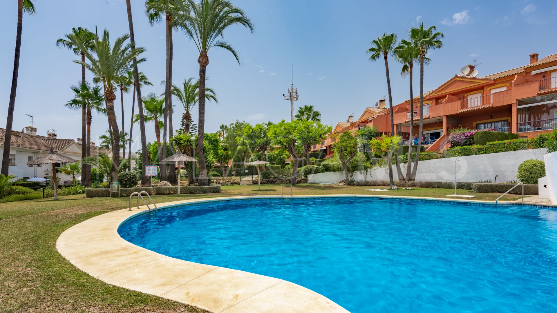 Se vende pareado in Jardines del Golf with 3 bedrooms