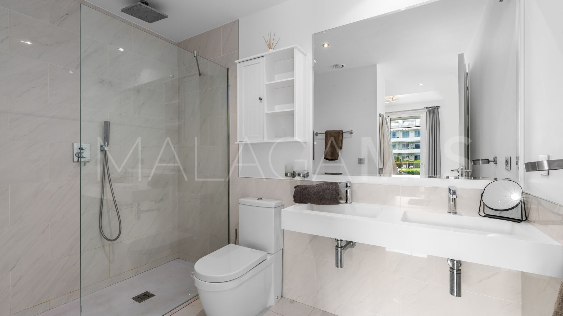 Belaire 2 bedrooms ground floor apartment for sale