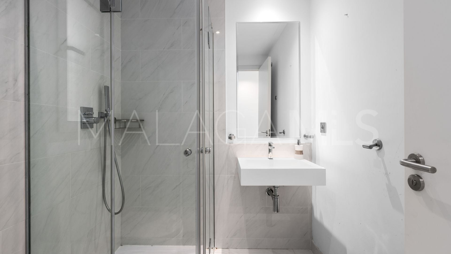 Belaire 2 bedrooms ground floor apartment for sale