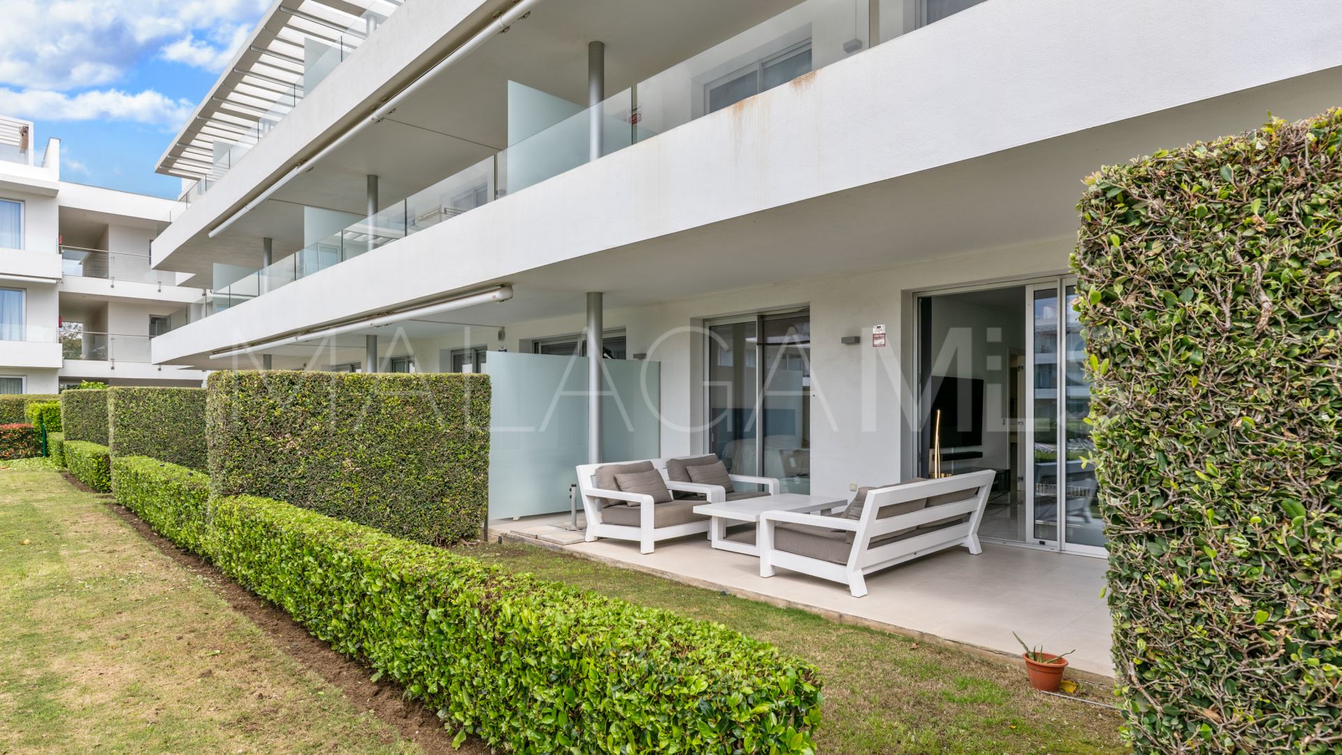 Belaire 2 bedrooms ground floor apartment for sale