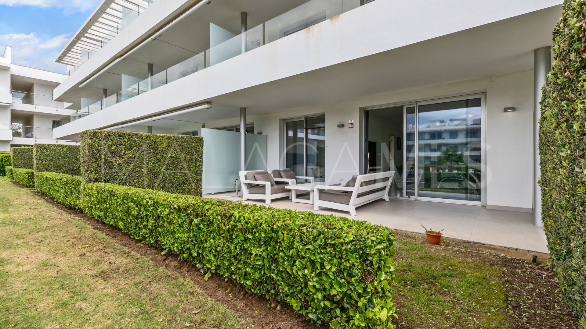 Belaire 2 bedrooms ground floor apartment for sale