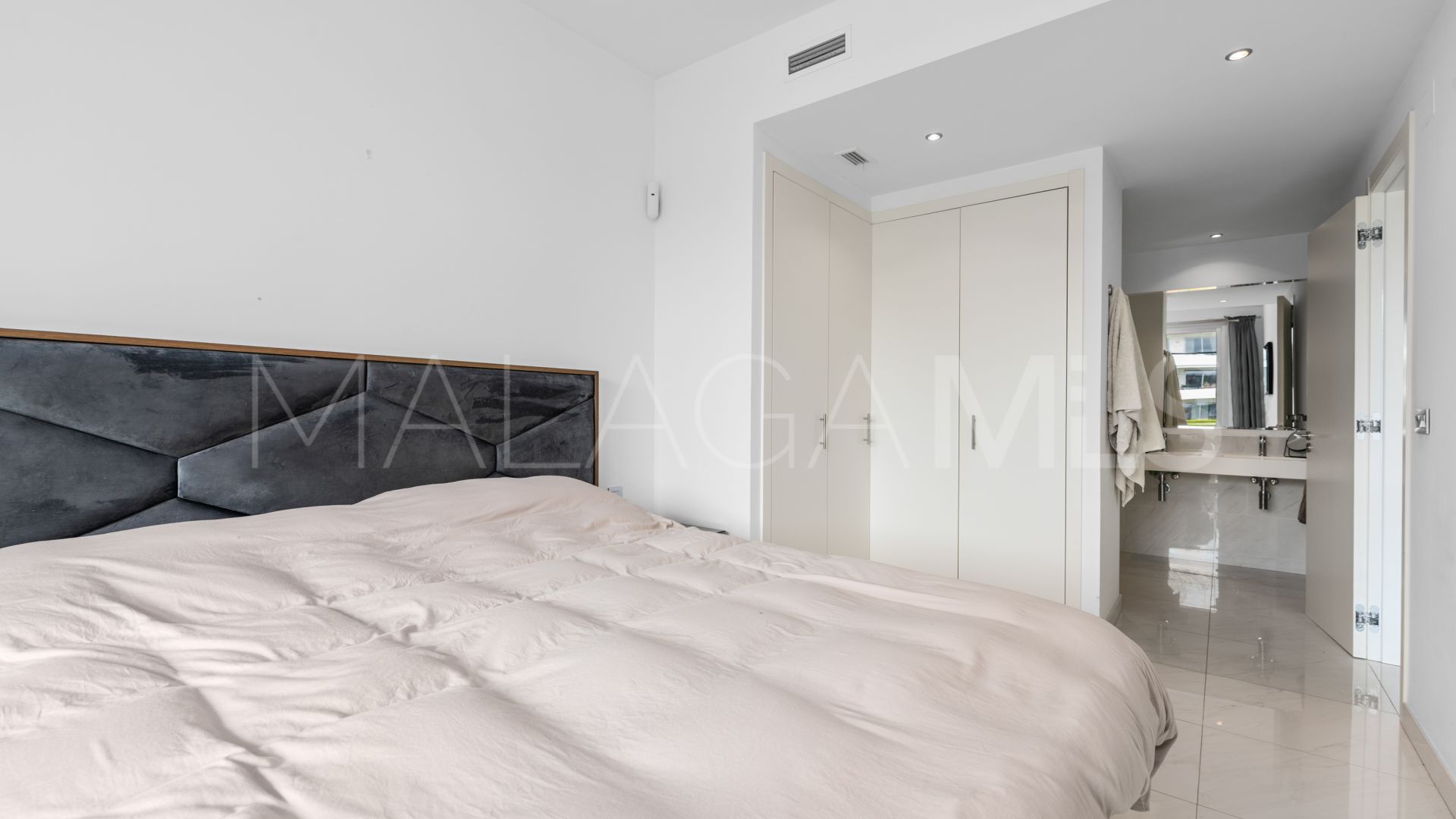 Belaire 2 bedrooms ground floor apartment for sale