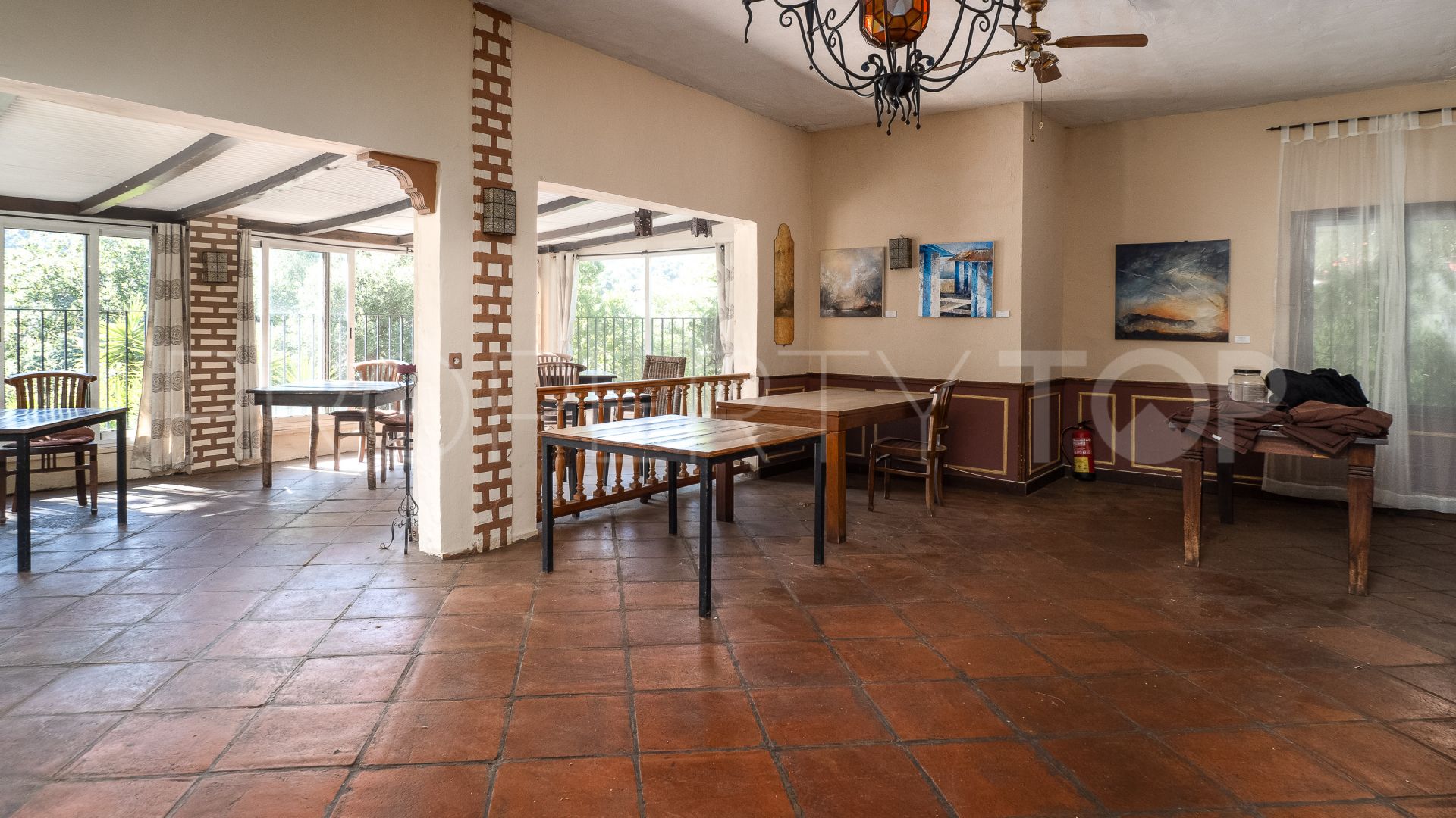 Buy restaurant in Casares Montaña with 3 bedrooms