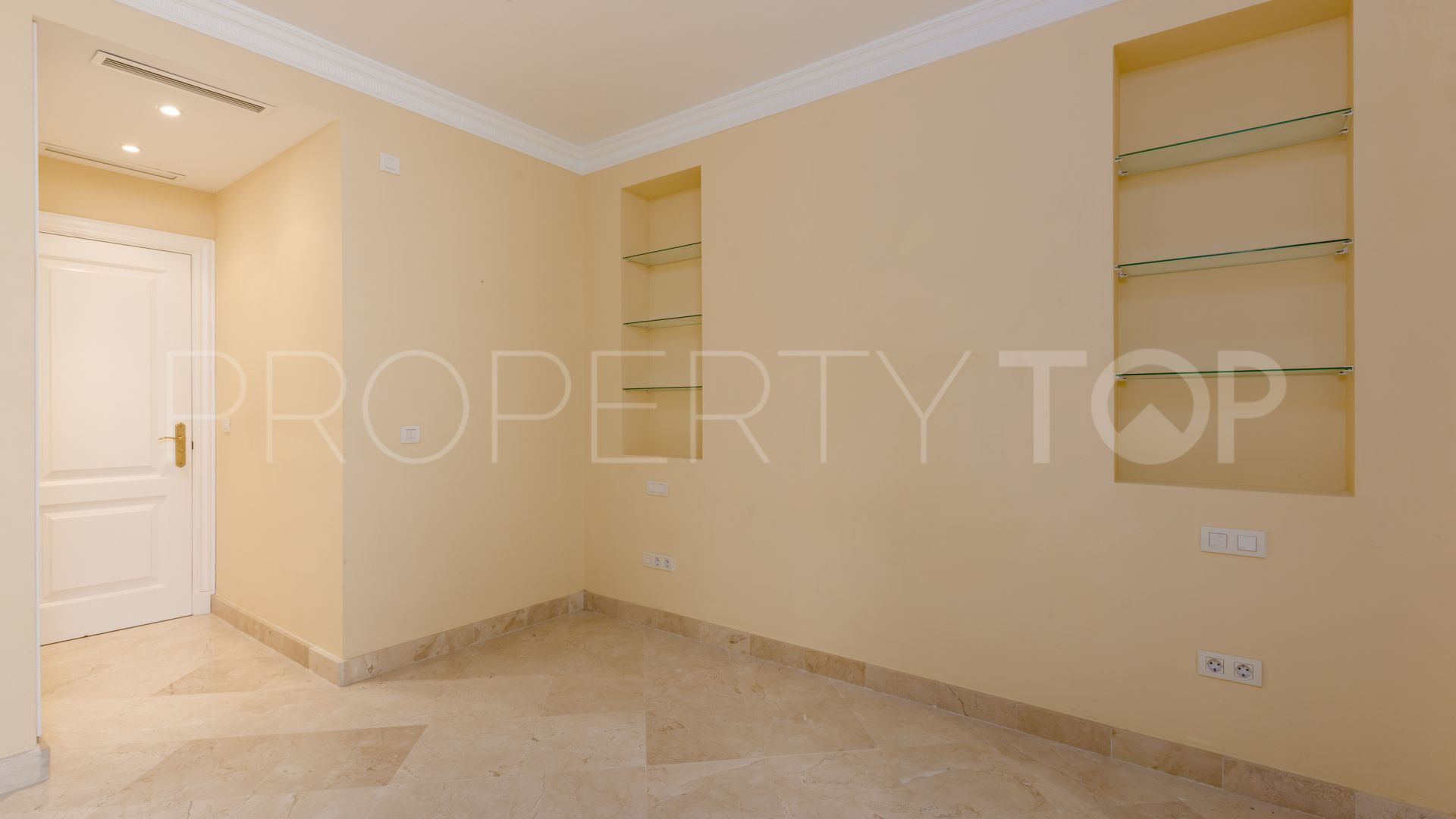 Apartment for sale in Majestic with 3 bedrooms