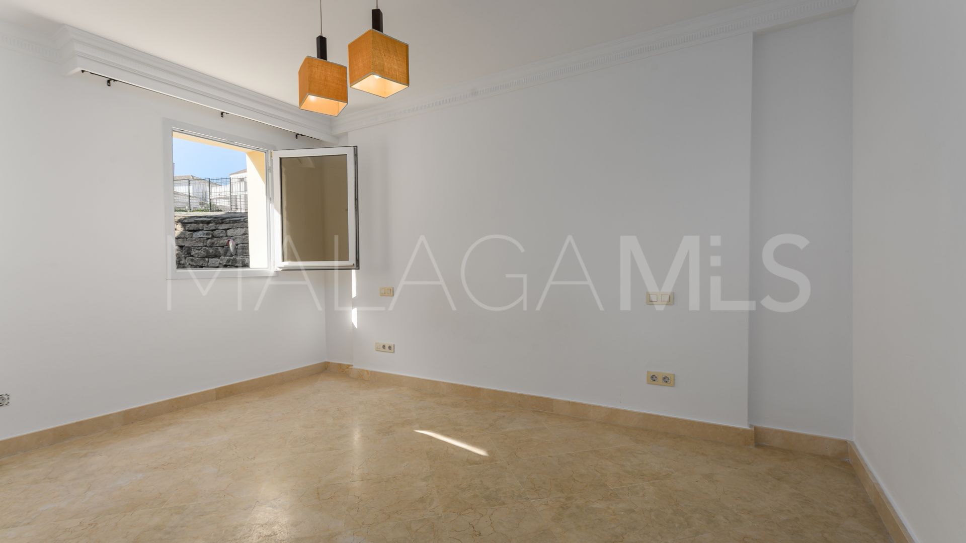 Ground floor apartment for sale in Majestic