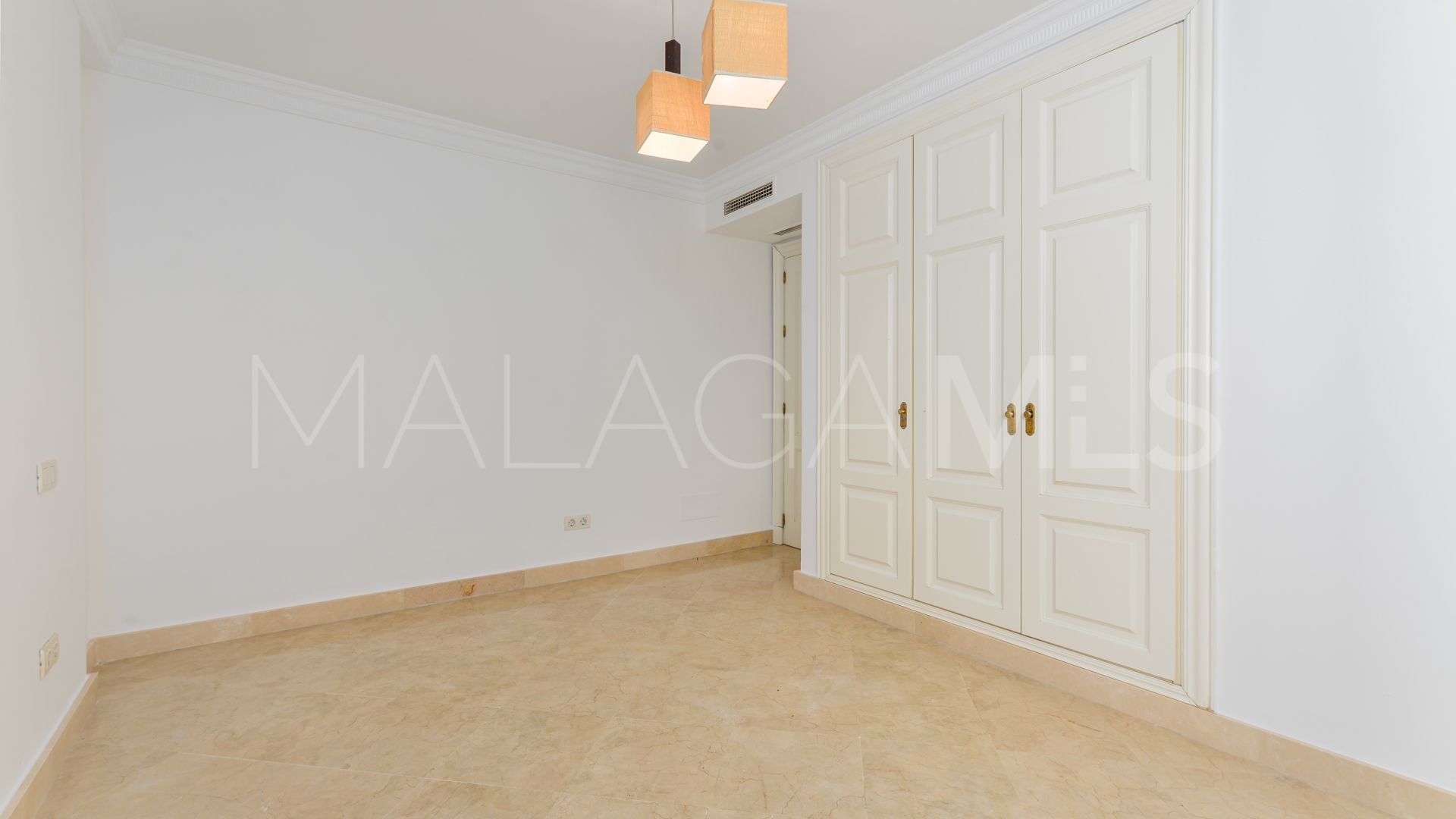 Ground floor apartment for sale in Majestic