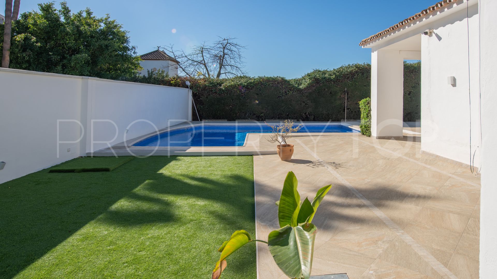 Villa with 4 bedrooms for sale in Estepona East