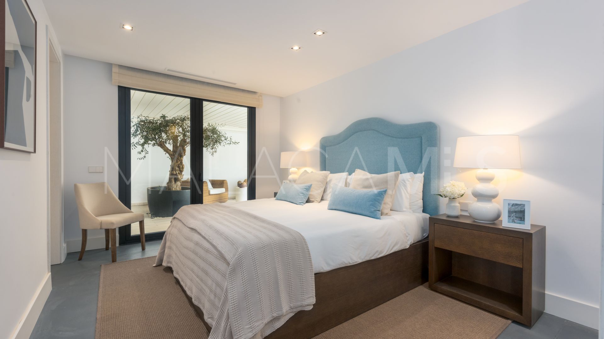 Villa for sale in Nueva Andalucia