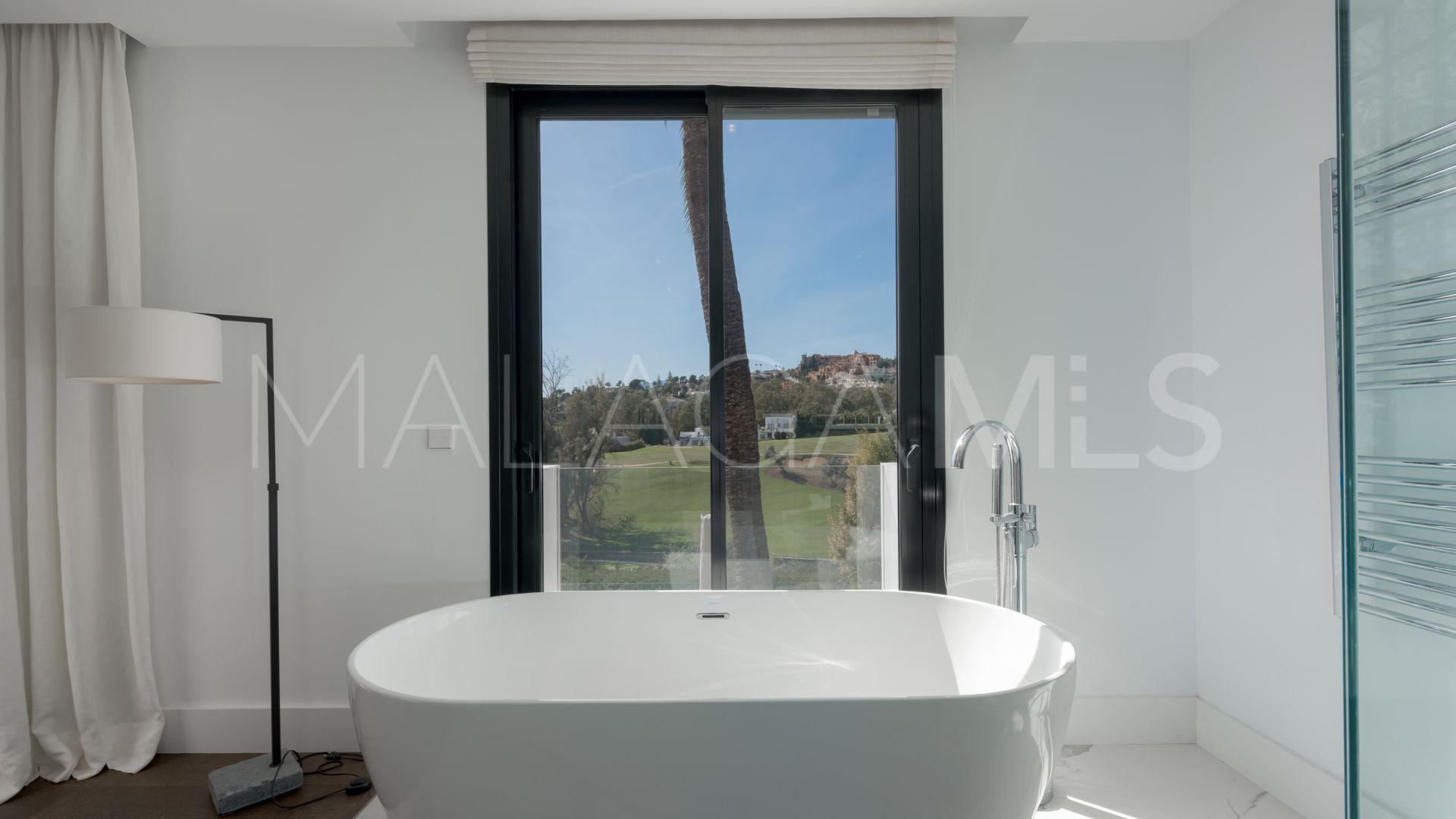 Villa for sale in Nueva Andalucia