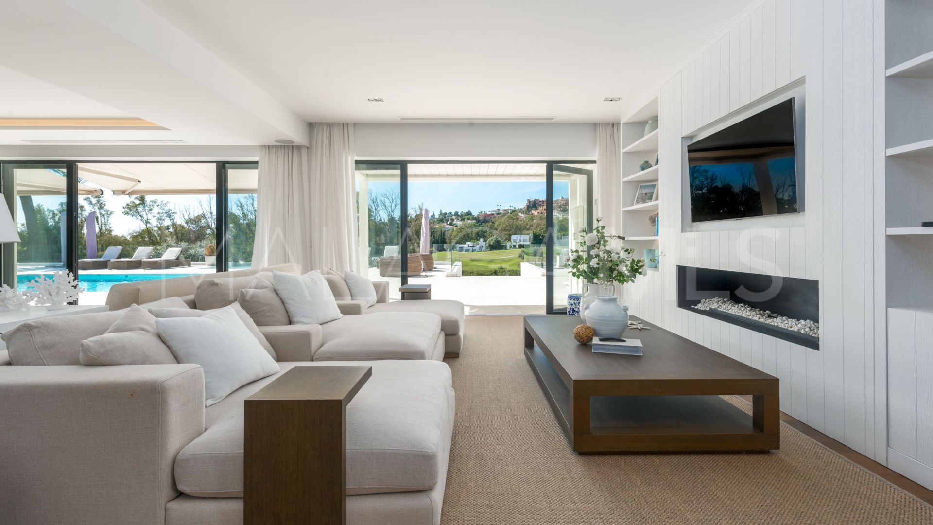 Villa for sale in Nueva Andalucia