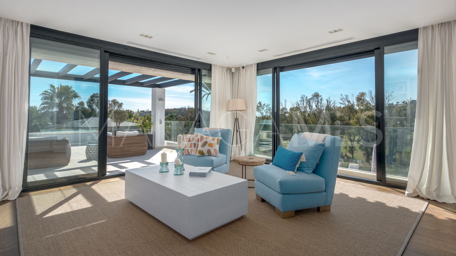 Villa for sale in Nueva Andalucia