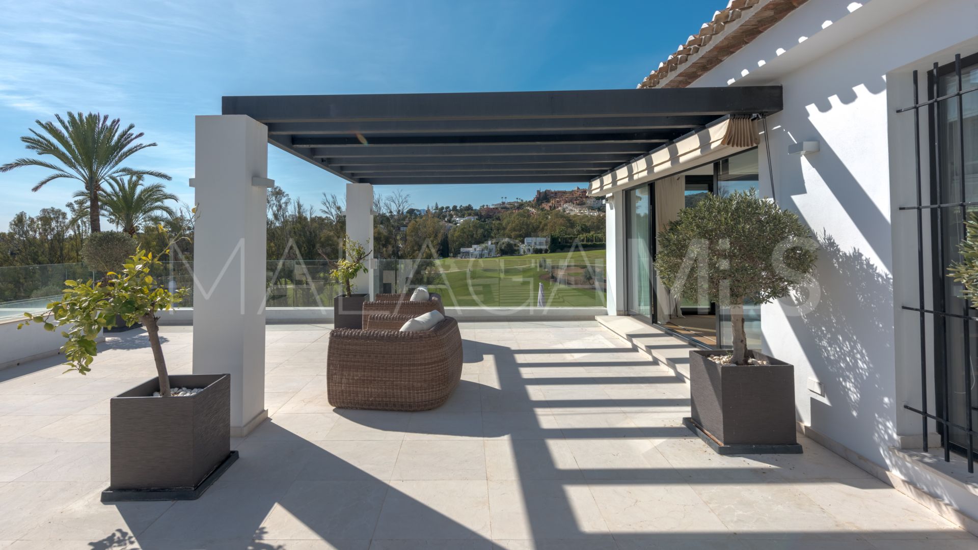 Villa for sale in Nueva Andalucia