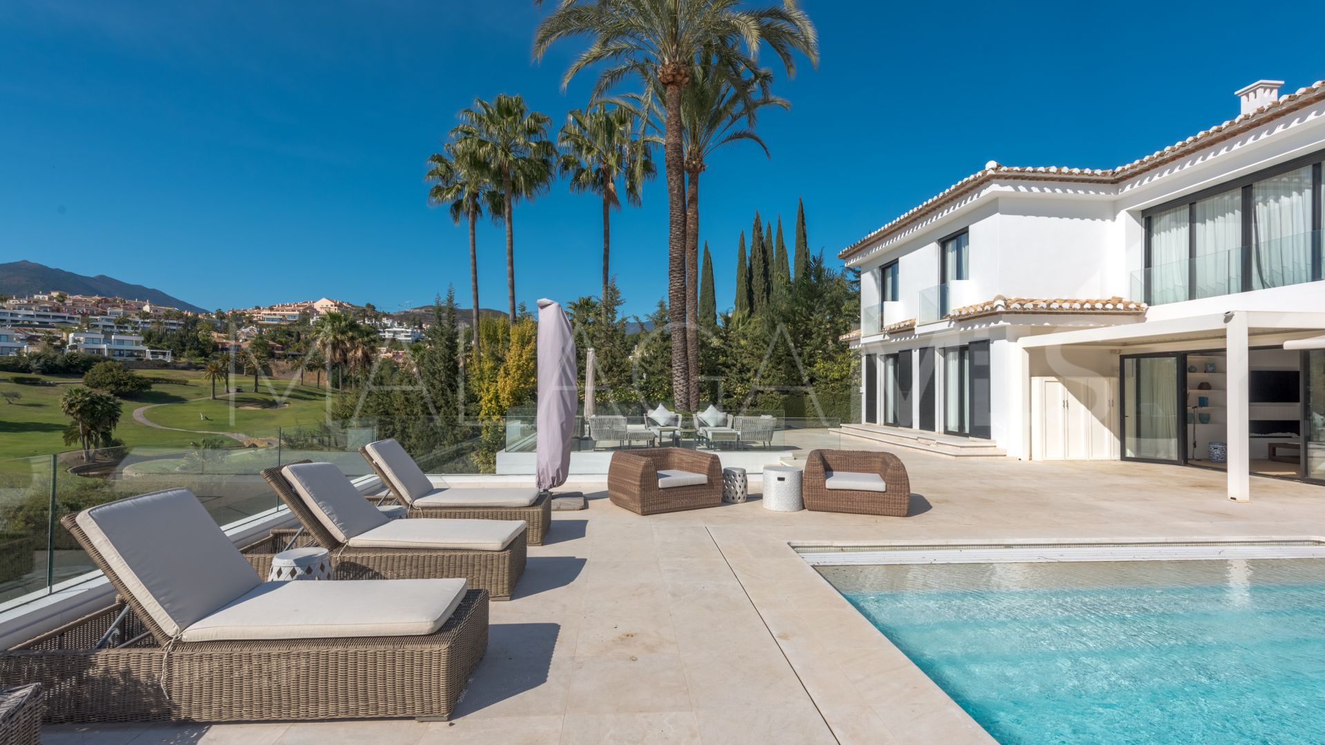 Villa for sale in Nueva Andalucia