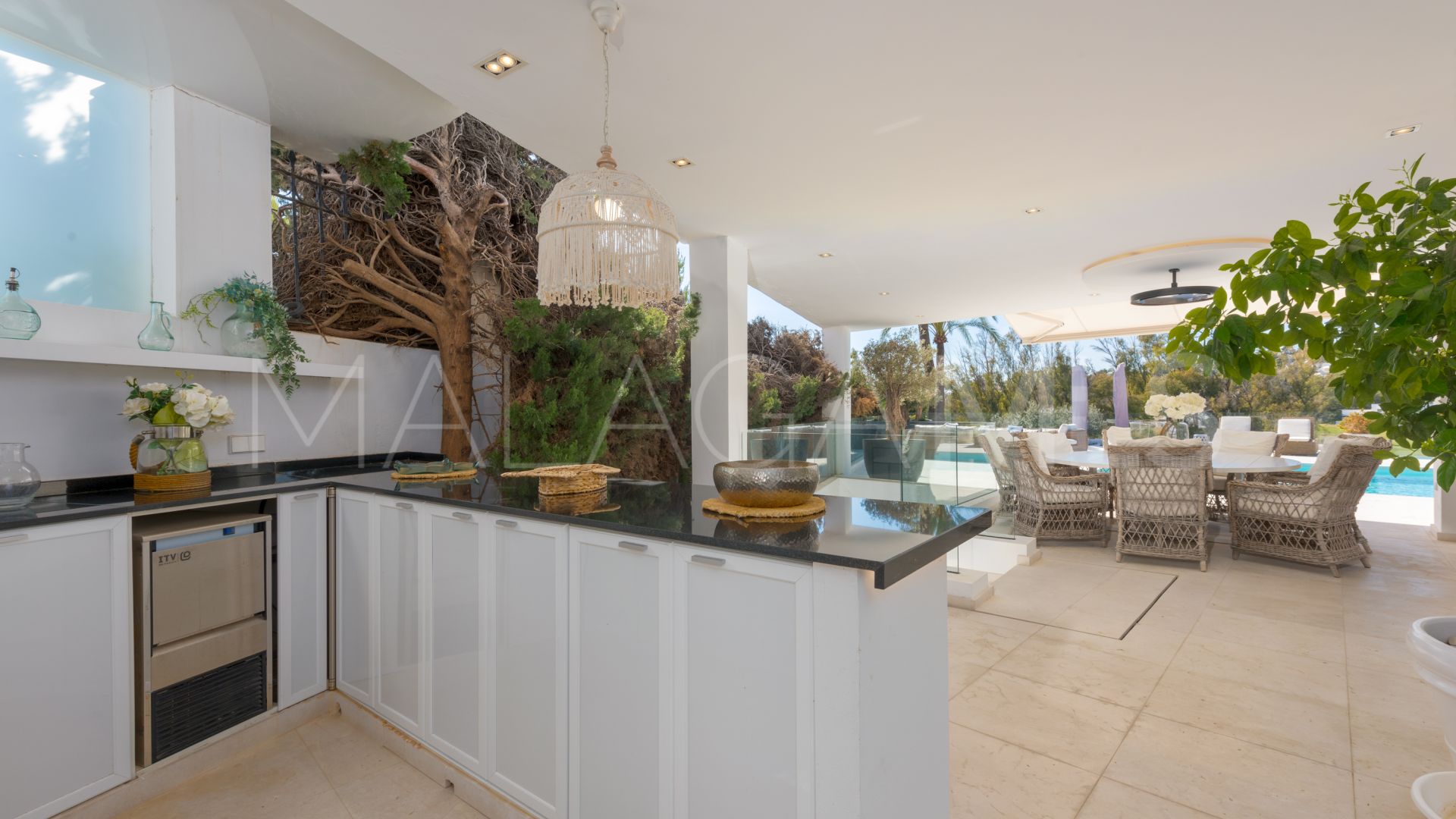 Villa for sale in Nueva Andalucia