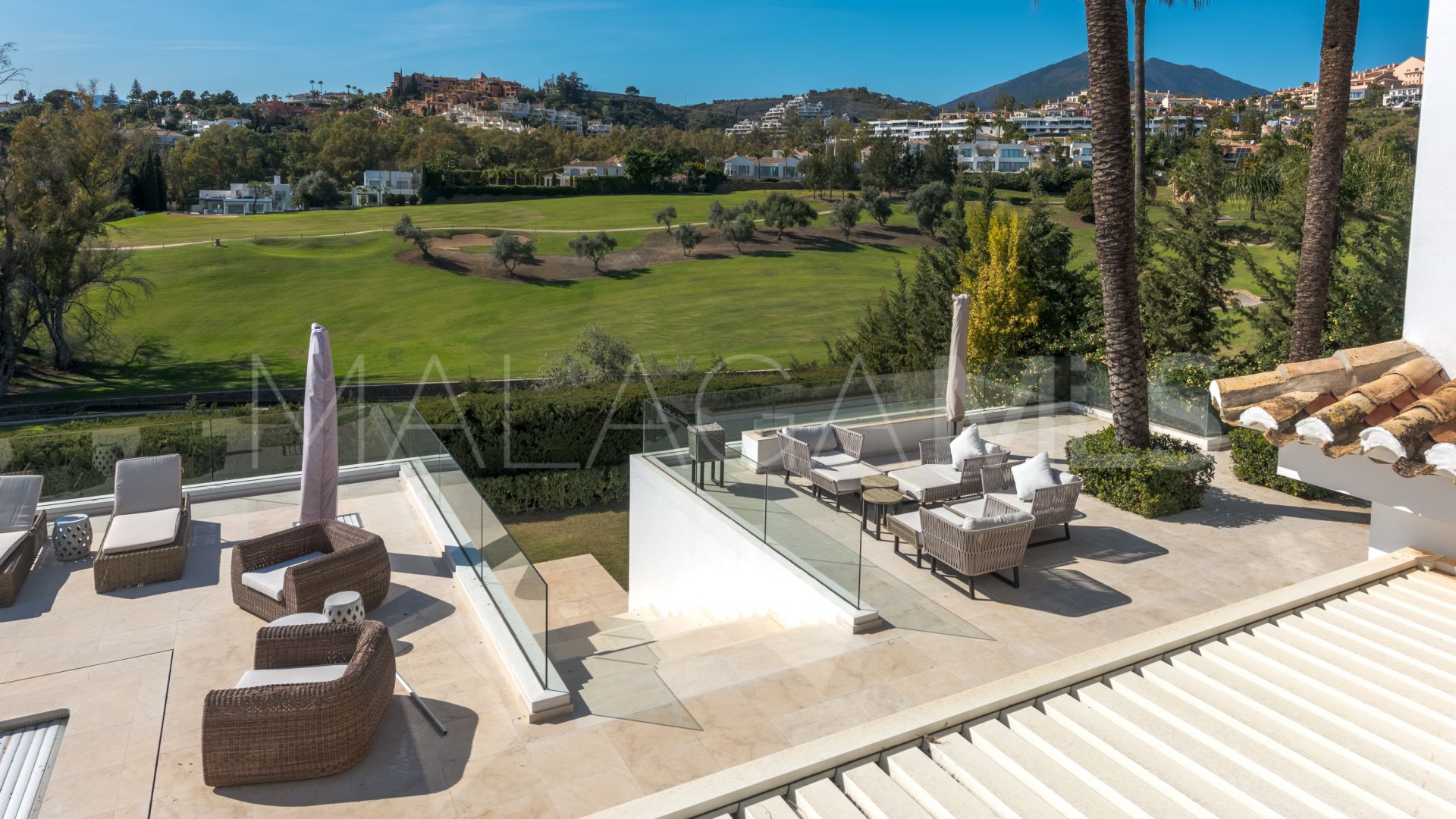 Villa for sale in Nueva Andalucia