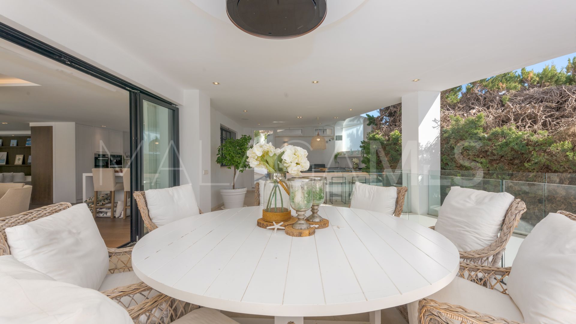 Villa for sale in Nueva Andalucia