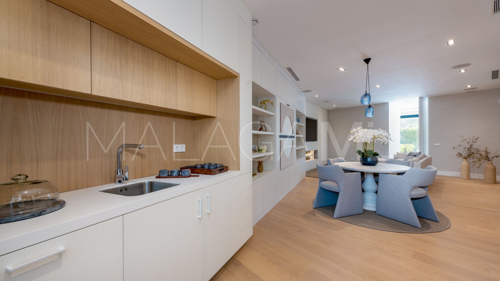 Villa for sale in Nueva Andalucia