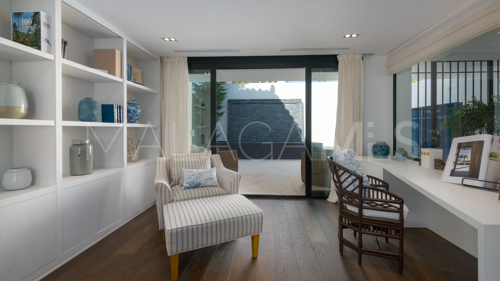 Villa for sale in Nueva Andalucia