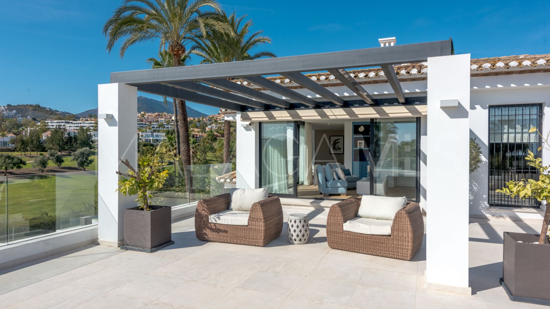 Villa for sale in Nueva Andalucia