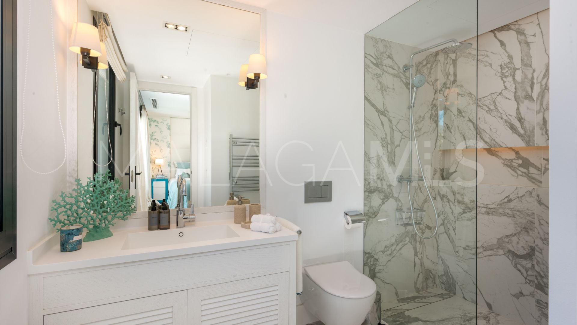 Villa for sale in Nueva Andalucia