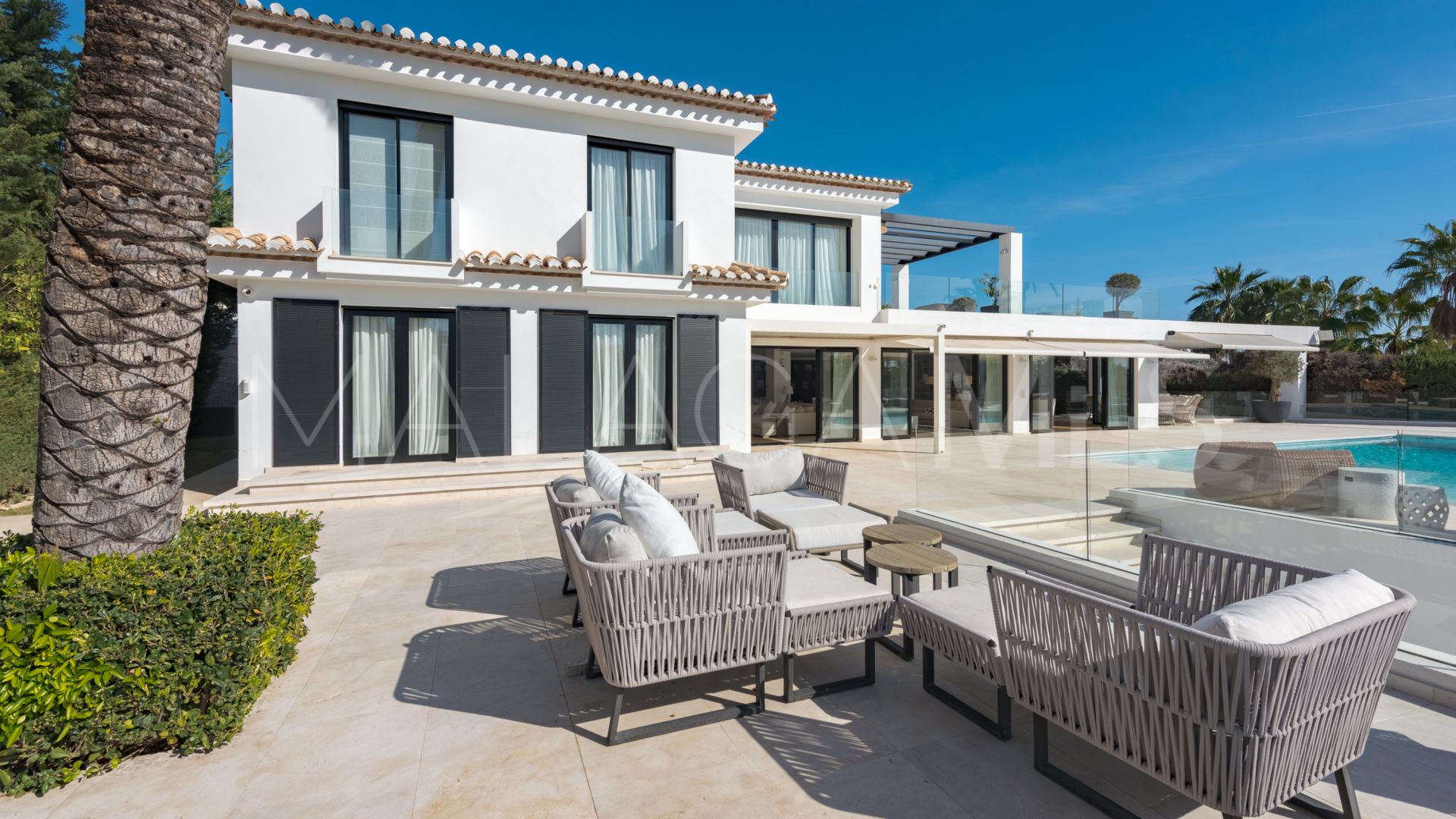 Villa for sale in Nueva Andalucia
