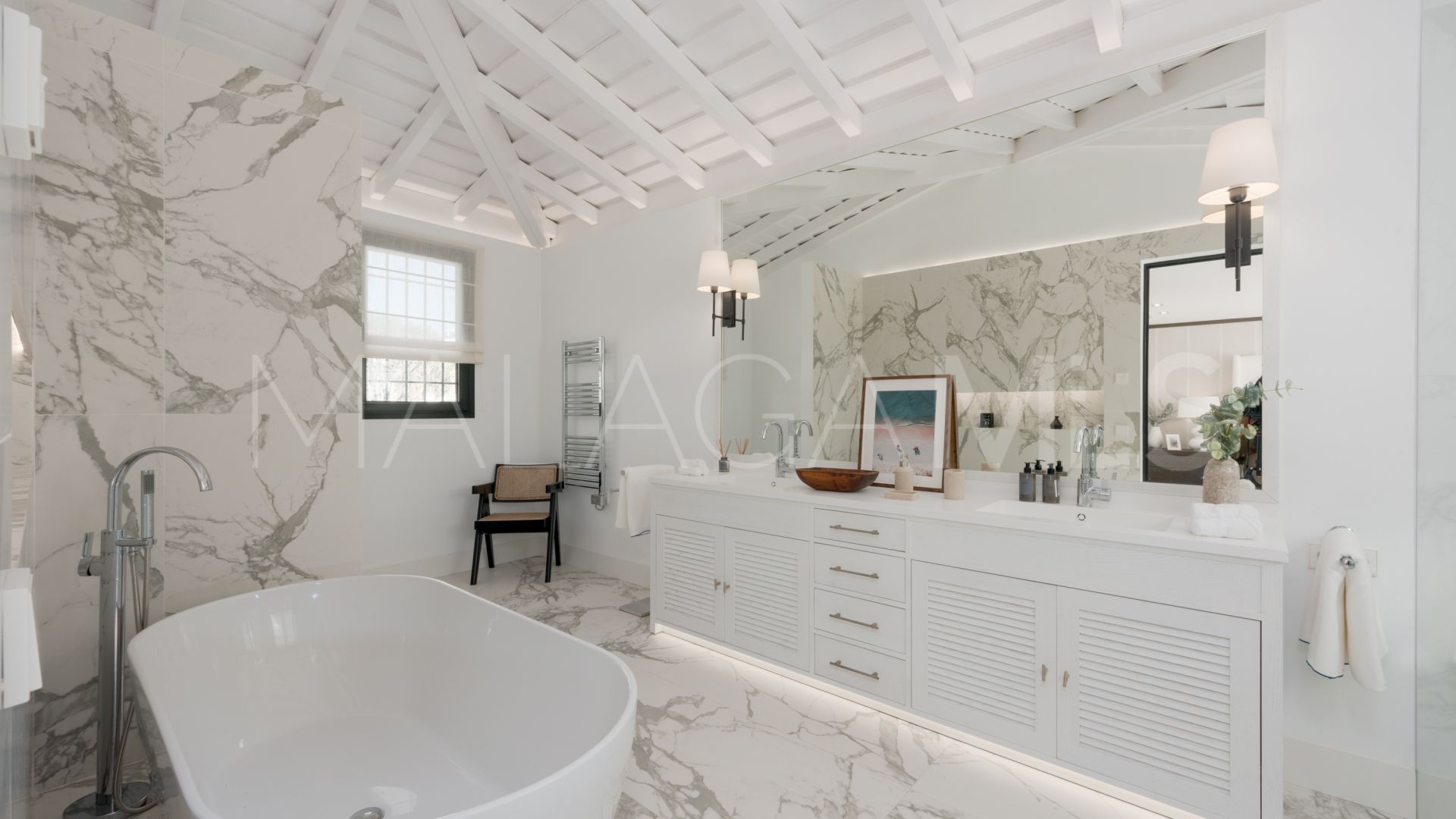 Villa for sale in Nueva Andalucia