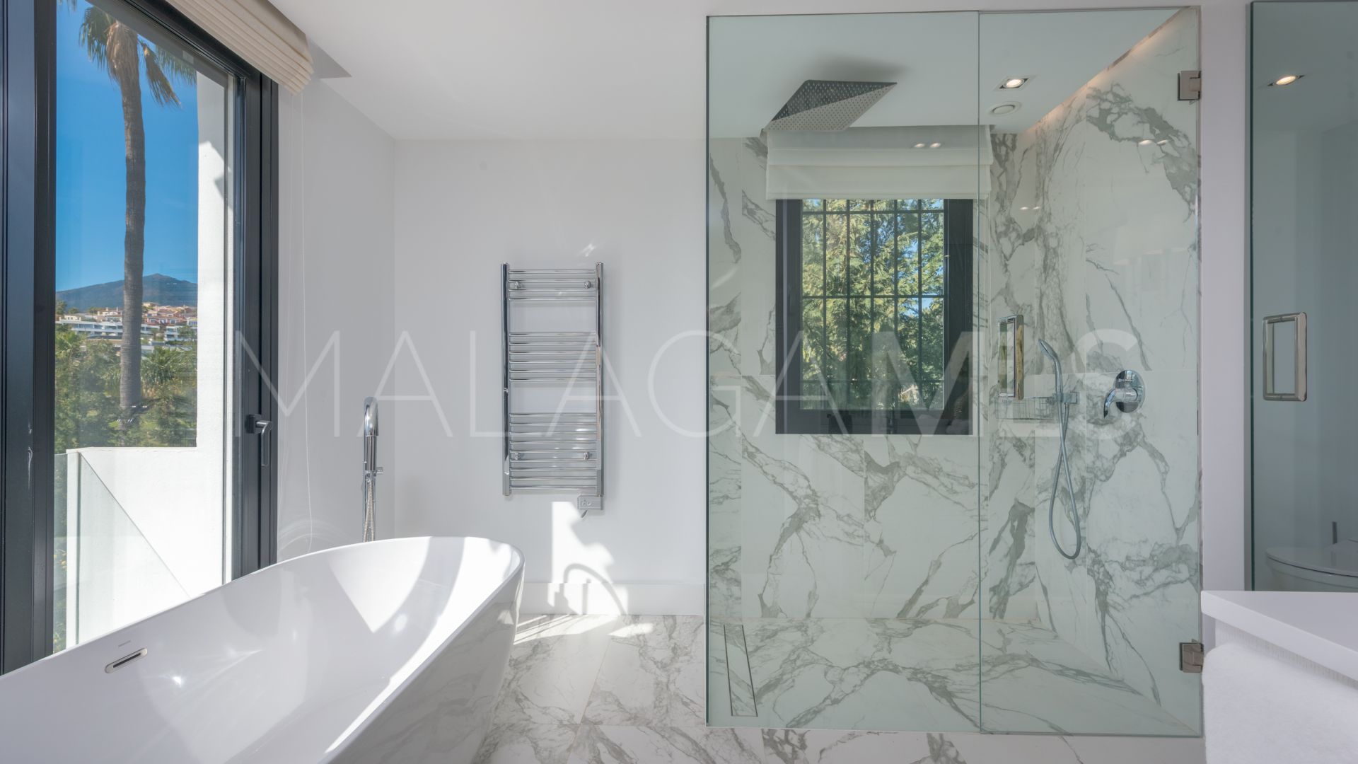 Villa for sale in Nueva Andalucia