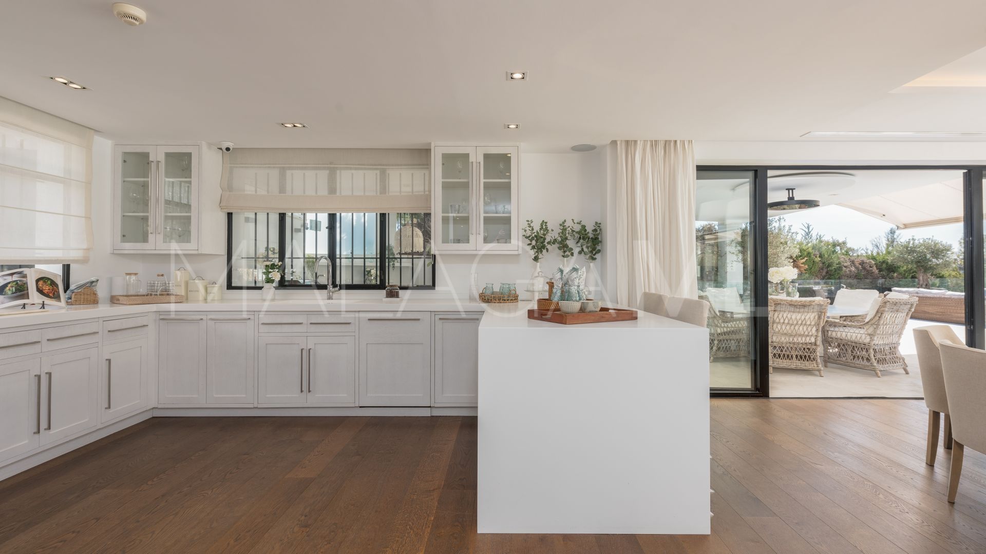 Villa for sale in Nueva Andalucia