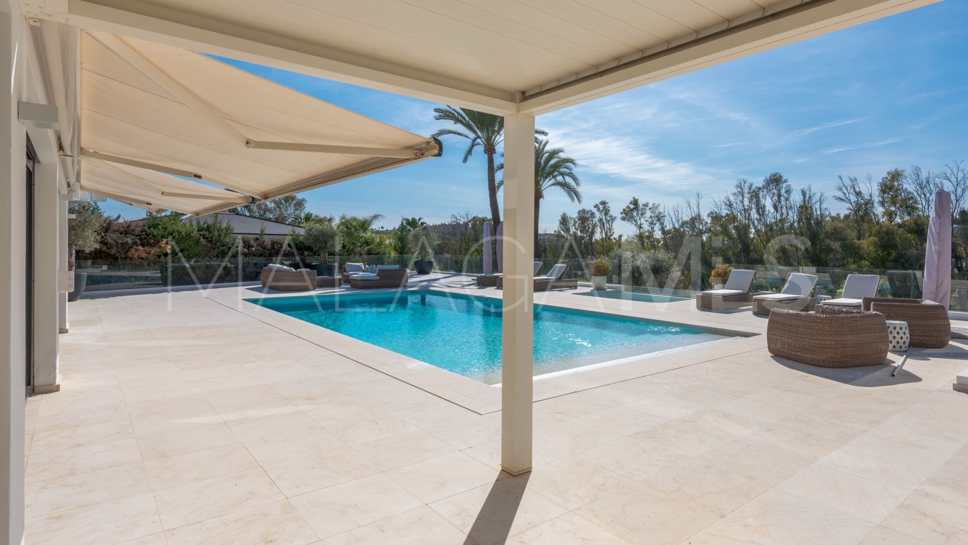 Villa for sale in Nueva Andalucia